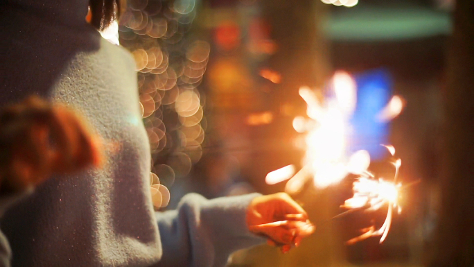 【原创】女生烟花圣诞新年烟火节日气氛冬天