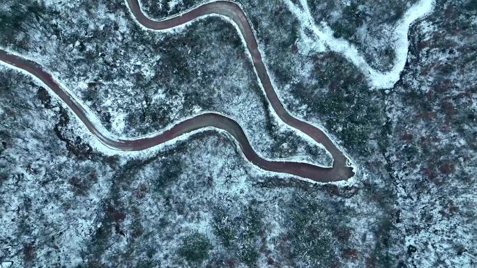 武汉的雪山云海山路壮丽风景航拍