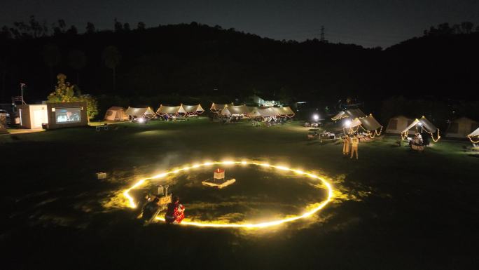 露营帐篷户外活动篝火晚会