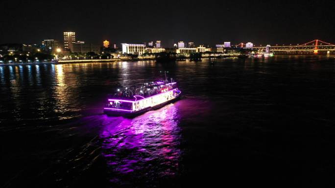 武汉夜景观光游船