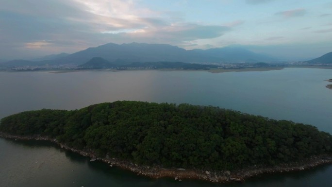 航拍 石竹山 湖面 高空 飞鸟