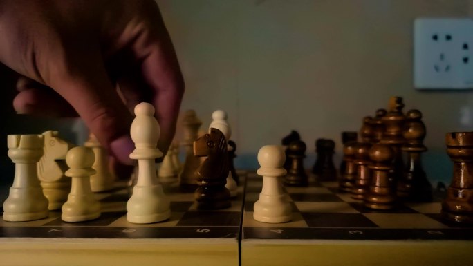 木制国际象棋下棋素材