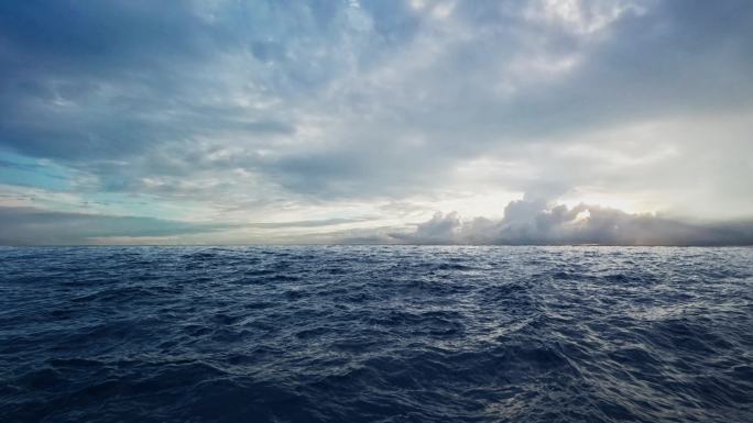 4k海面黄昏茫茫大海一望无际海浪