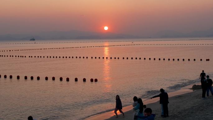 海边落日 看日落的人们