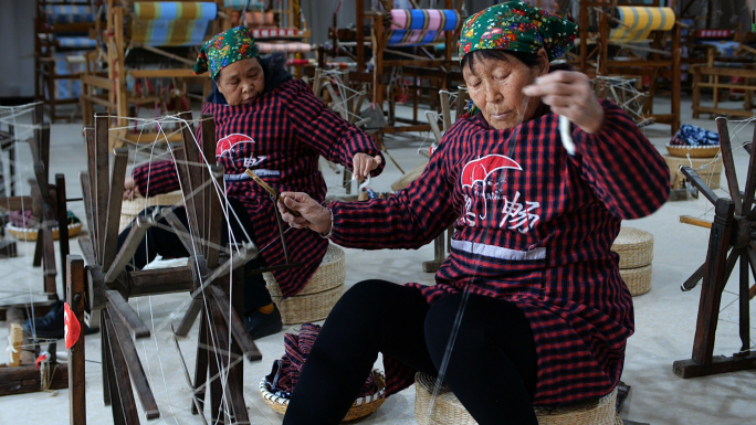 纺线 织布 农村妇女 手工粗布 打线染线