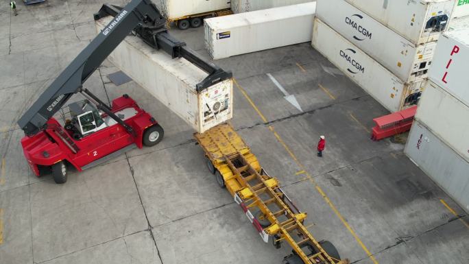 海关港口集装箱堆场搬运作业