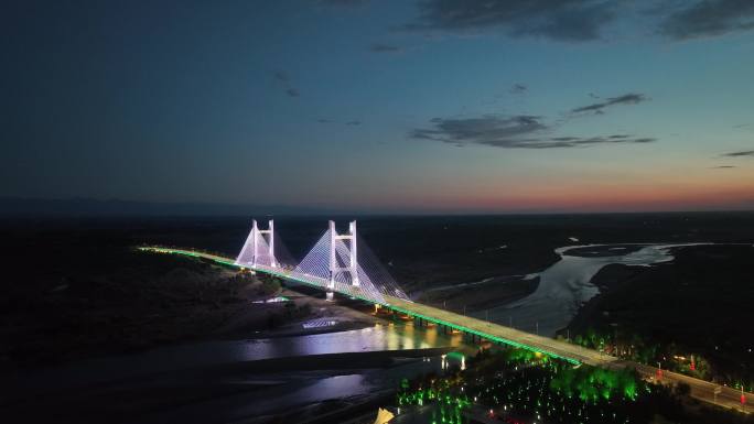 新疆伊犁可克达拉大桥夜景航拍4