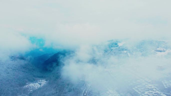 航拍自然风光雪景云雾雾缭绕大气宣传片空镜