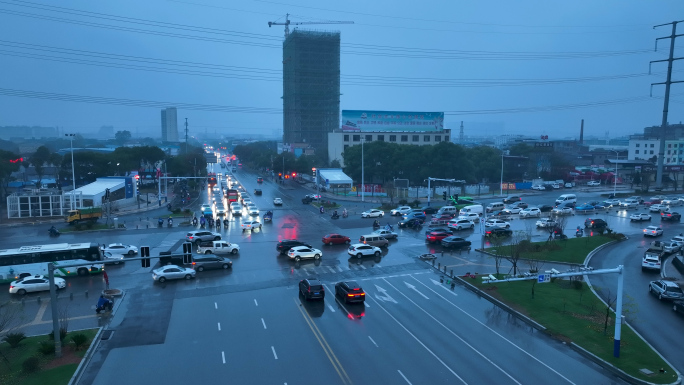 下雨天路口