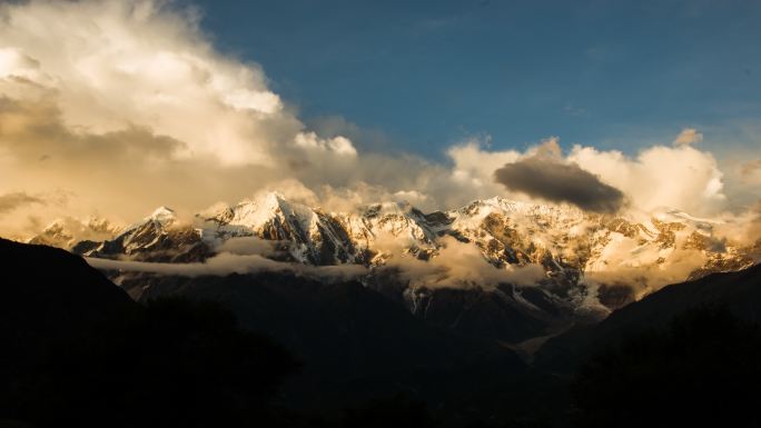 西藏 南迦巴瓦 延时 云彩 日照金山