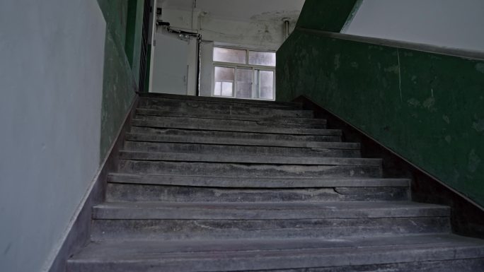 破旧的楼梯老学校老校区年代感