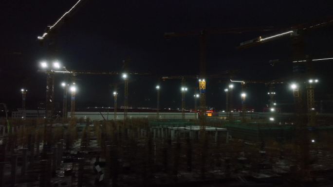 大型建筑工地晚上夜间塔吊夜晚施工