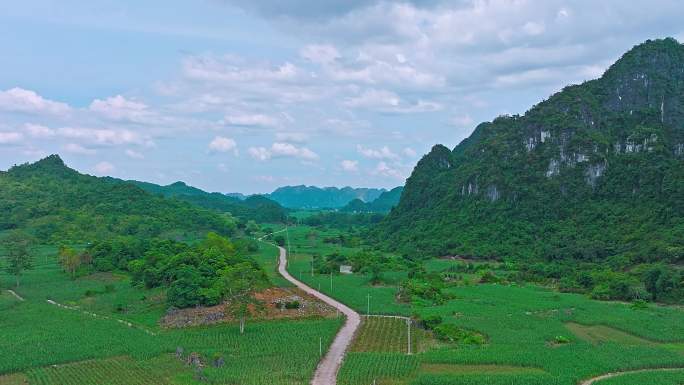 4K航拍广西桂林十万大山风光喀斯特地貌