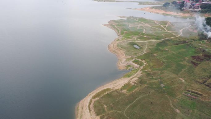 黄河生态河边田野湿地航拍湖水边田地俯拍