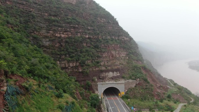 隧道    云雾    黄河  山坡