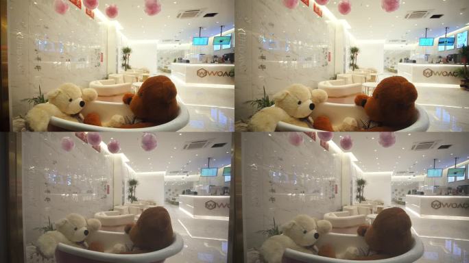 浴缸里的玩具熊摆件