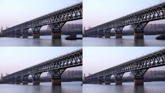 南京长江大桥铁路桥货运列车驶过