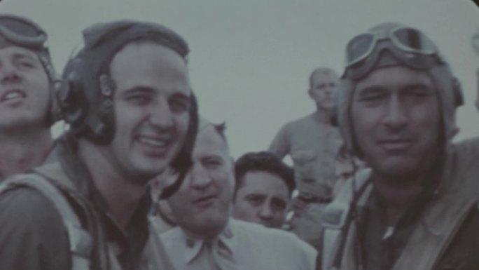 1945年美军飞行员驾驶战机演习