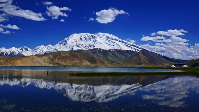【4K】新疆慕士塔格峰雪山倒影延时