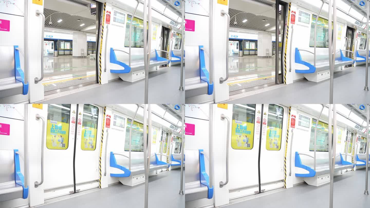 杭州地铁车厢内乘客