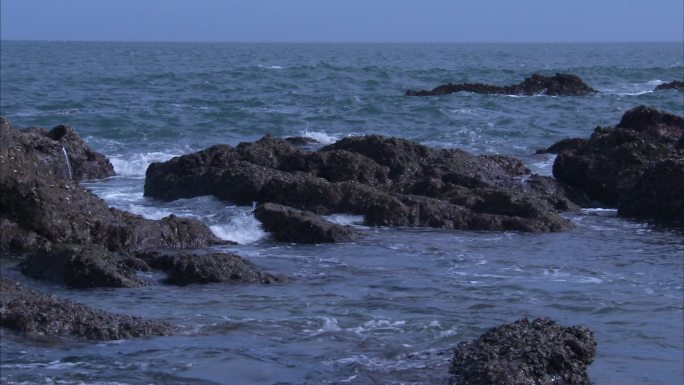 大海中的巨大岩石 礁石 合集