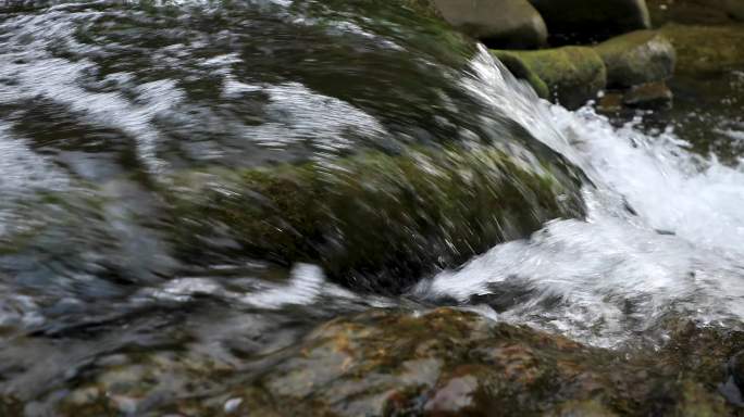 溪水 流水素材