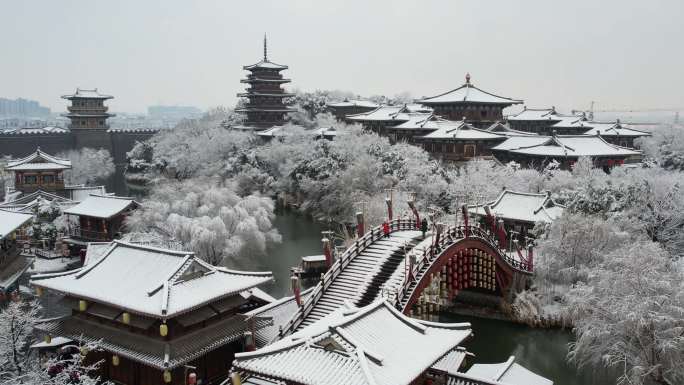 航拍襄阳唐城景区雪景，唐城影视基地雪景