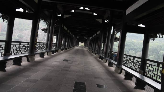中式风格建筑廊桥内部