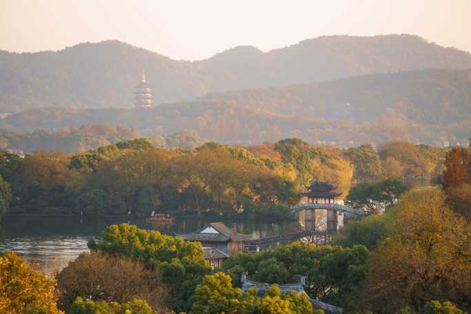 杭州西湖秋景 玉带晴红 雷峰塔 浴鹄湾