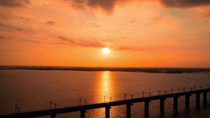 航拍铁路夕阳，跨海铁路大桥，浩吉铁路大桥