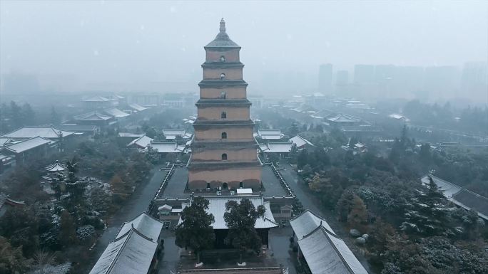 航拍西安大雁塔白天雪景