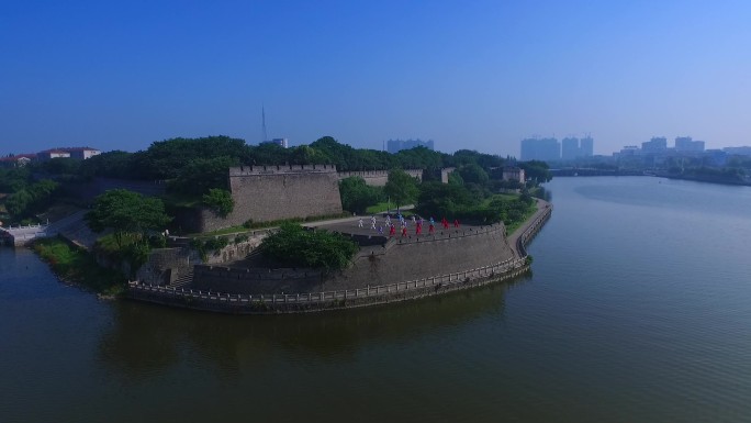 晨练打太极