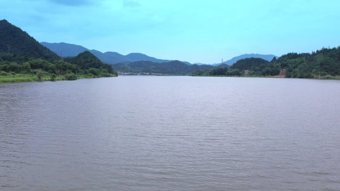 河流水面