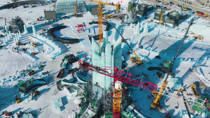 4K哈尔滨冬季冰雪大世界建设航拍延时摄影