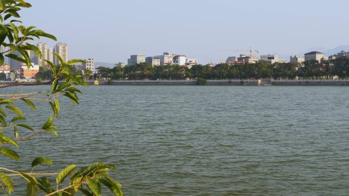 城市江河风光江水波光粼粼