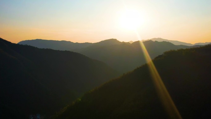 【原创】4K-航拍山间夕阳直面阳光