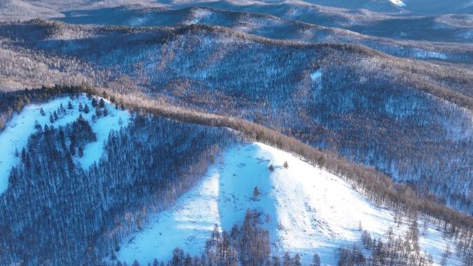 航拍大兴安岭冰雪山峦山林