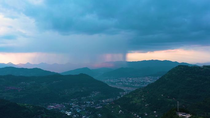 4k航拍夏季山间暴雨