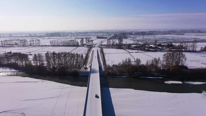 黑河大桥雪景农田