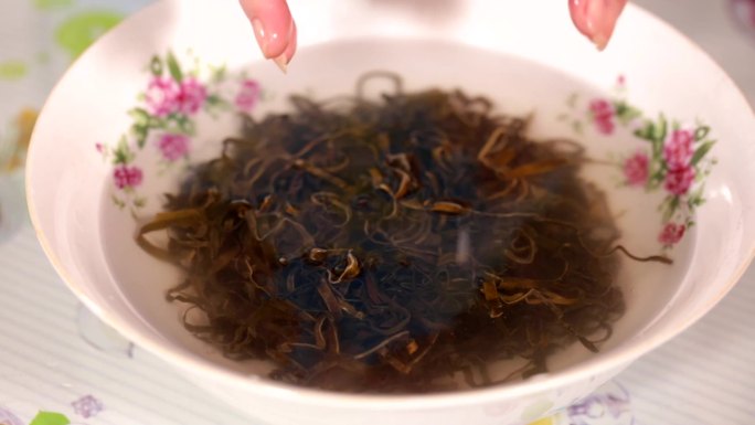 清洗泡发梅干菜梅菜扣肉食材处理茶叶