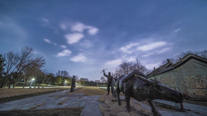 北京北坞公园铁牛雕塑夜间白云星空延时摄影