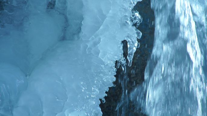 冰块融化水滴水流