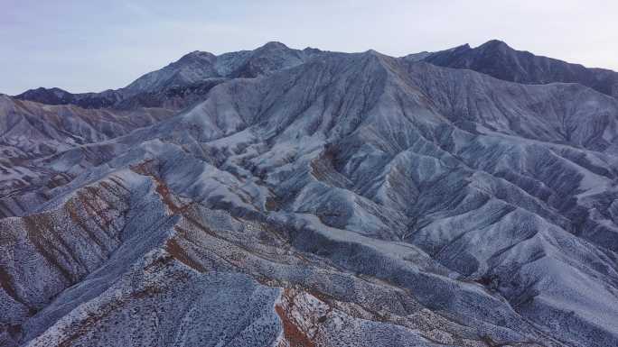 航拍傍晚高山残雪