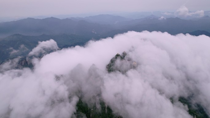 洛阳旅游著名景点老君山大气云海