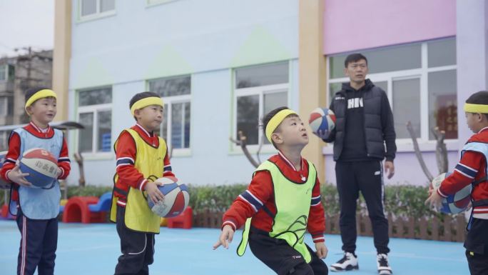 幼儿园 幼儿打篮球 幼儿兴趣 课间活动