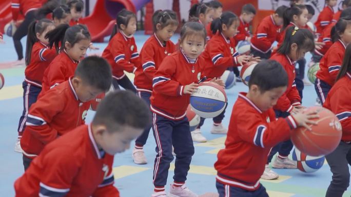 幼儿园 幼儿打篮球 学前教育 幼儿兴趣