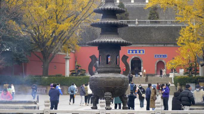 南京栖霞寺烧香祈福的香客