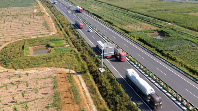 航拍高速公路车流物流