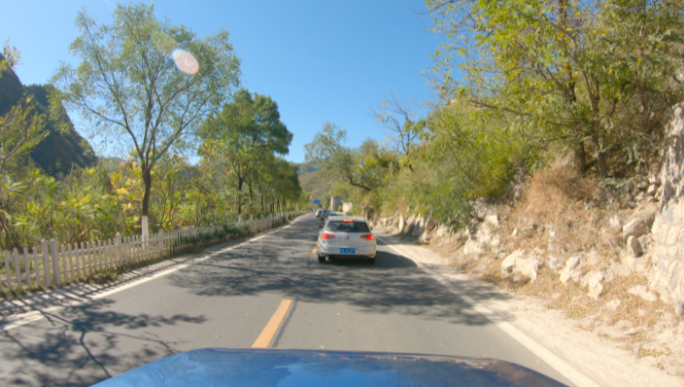 节假日郊区 自驾游出行 山路公路堵车