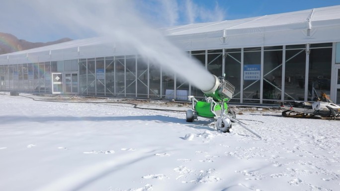 滑雪场雪机人工造雪彩虹